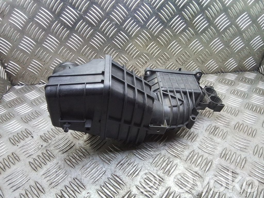 Volkswagen PASSAT B6 Oro paėmimo kanalo detalė (-ės) 