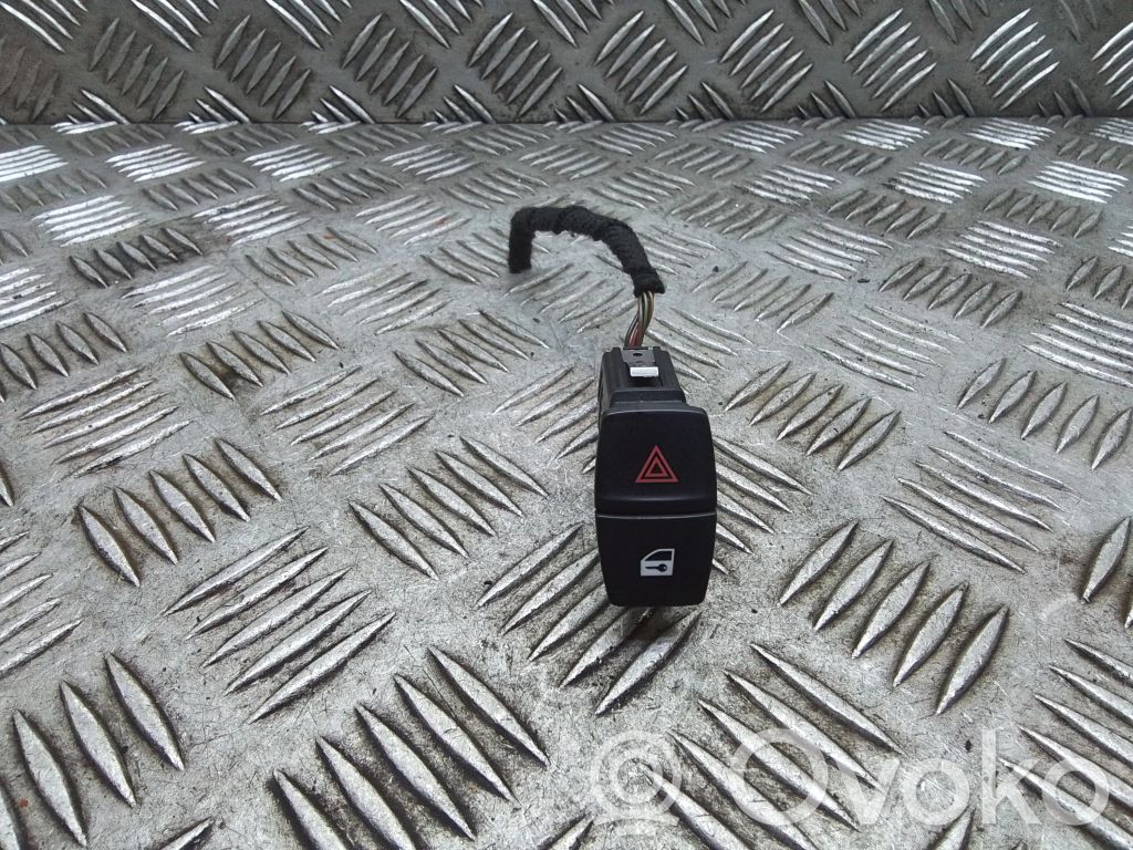 BMW 1 F20 F21 Hätävilkkujen kytkin 