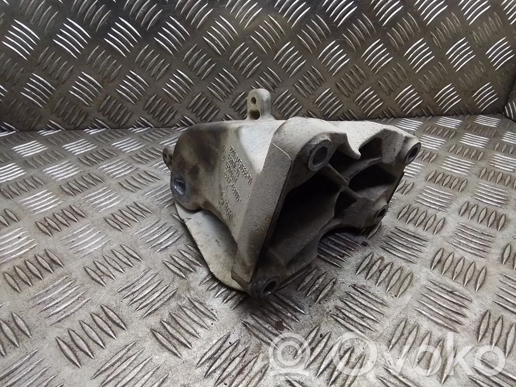 BMW X3 E83 Engine mounting bracket 