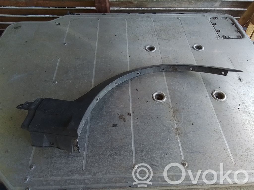 BMW X3 E83 Garniture pour voûte de roue avant 