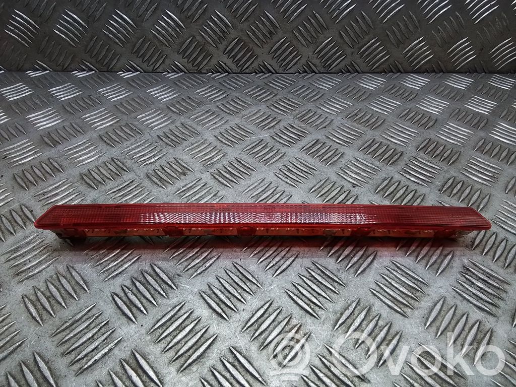 Troisième feu stop   74023800