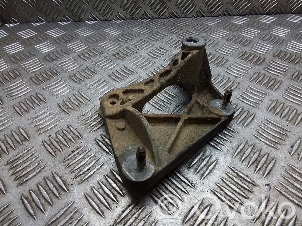 BMW 7 E65 E66 Engine mounting bracket 