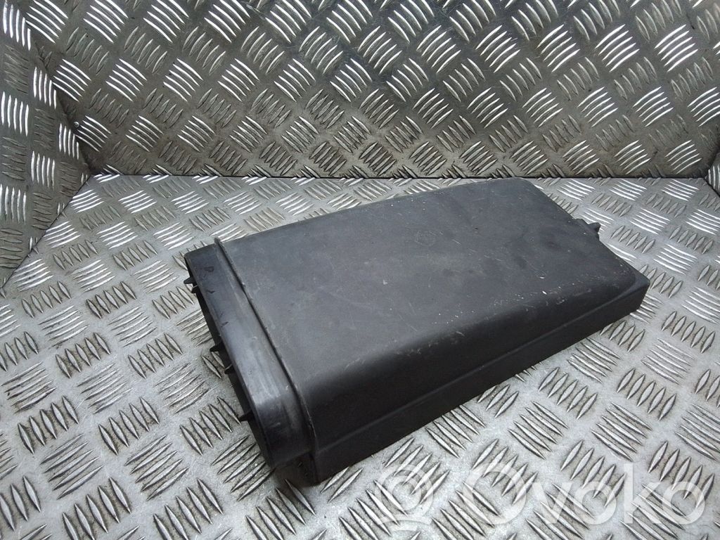 BMW 7 E65 E66 Oro mikrofiltro dangtelis 