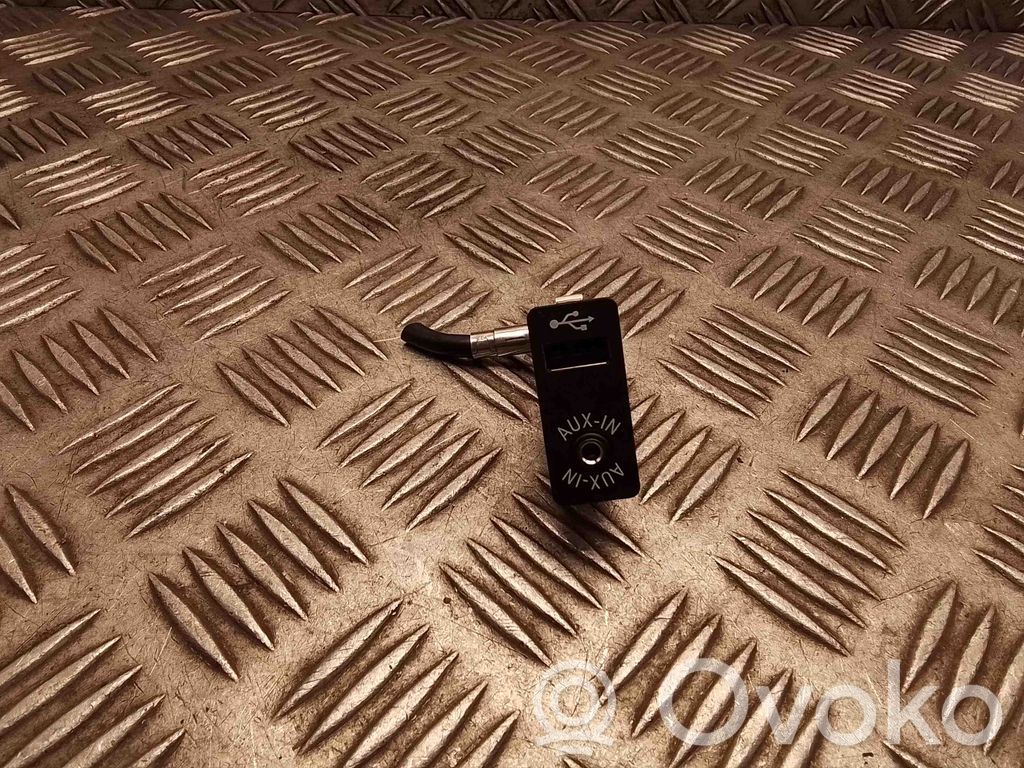 BMW 5 F10 F11 USB jungtis 