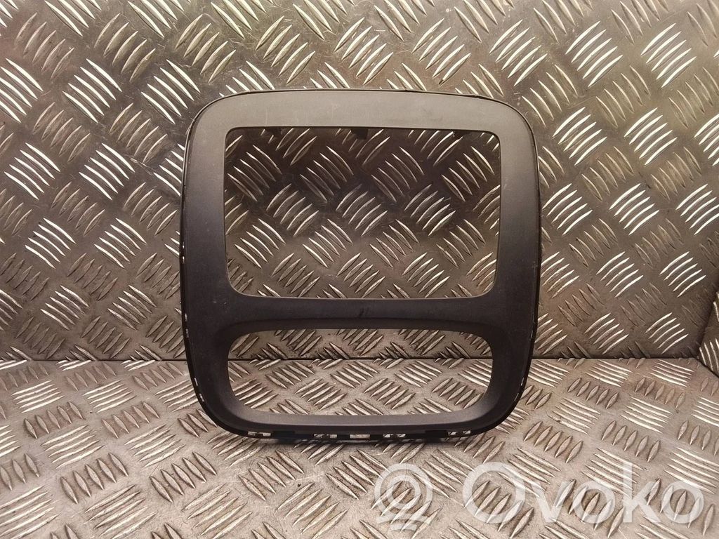 Opel Vivaro Rămă unitate radio/GPS 