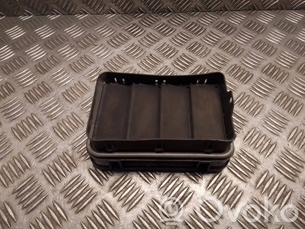 BMW X1 E84 Quarter panel pressure vent 