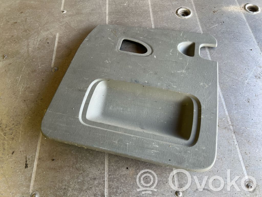 Opel Vivaro Boczki / Poszycie drzwi tylnych 
