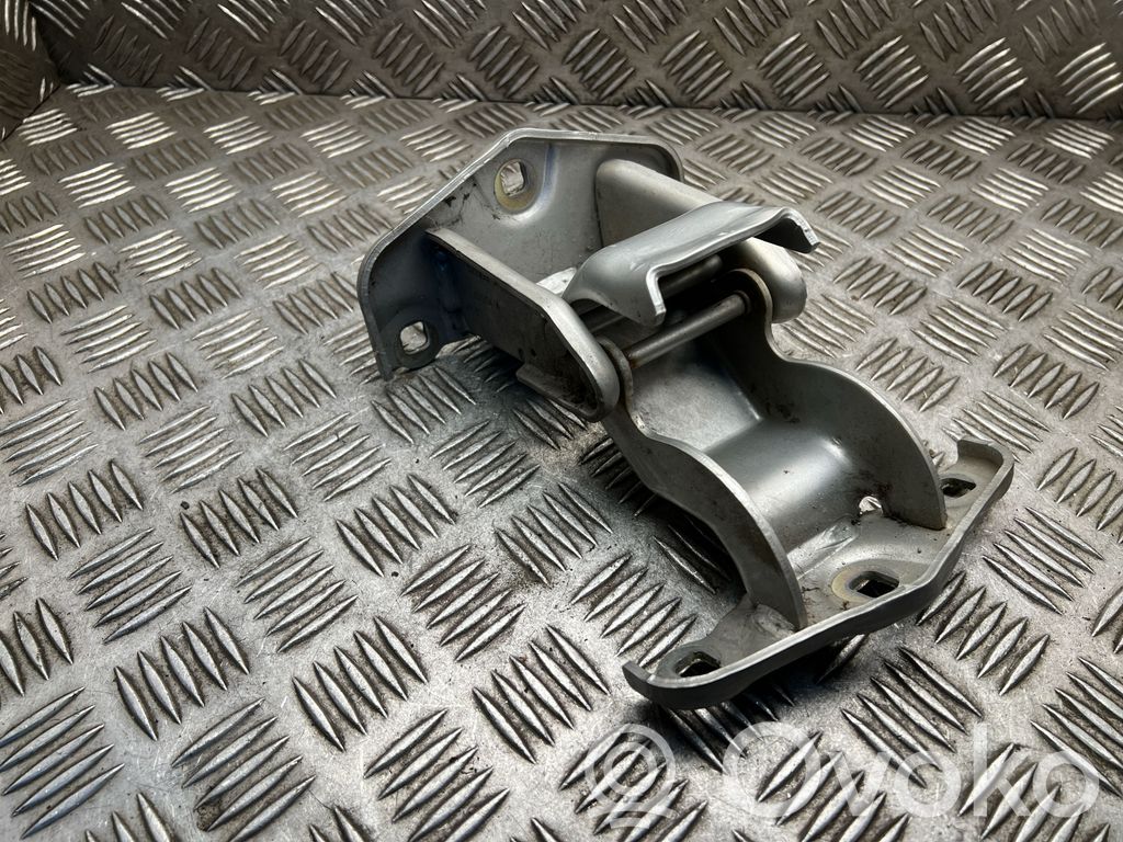 Opel Vivaro Loading door upper hinge 