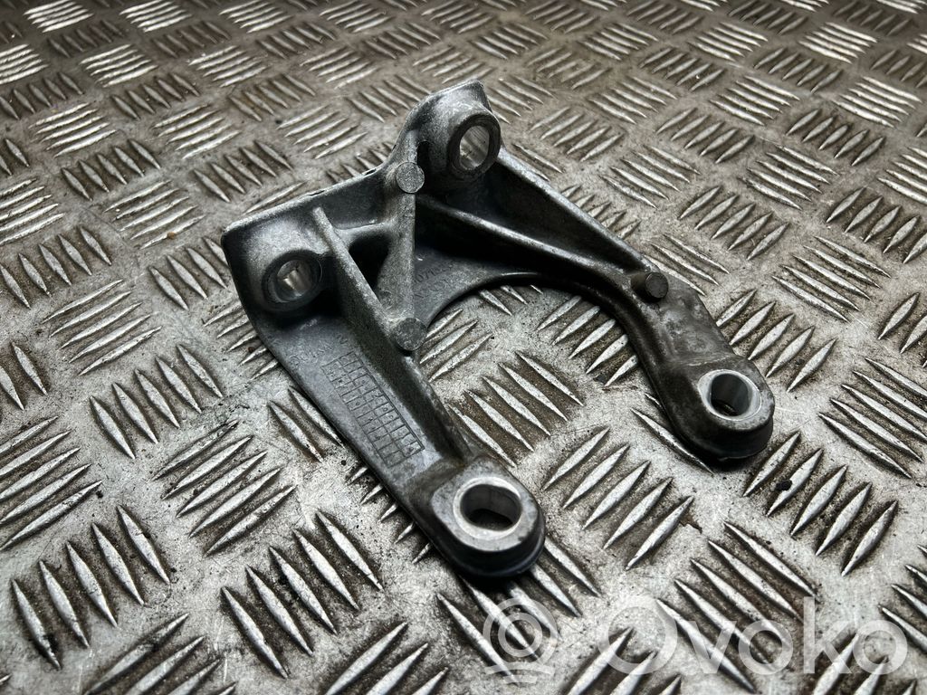 Volvo XC60 Front differential bracket 