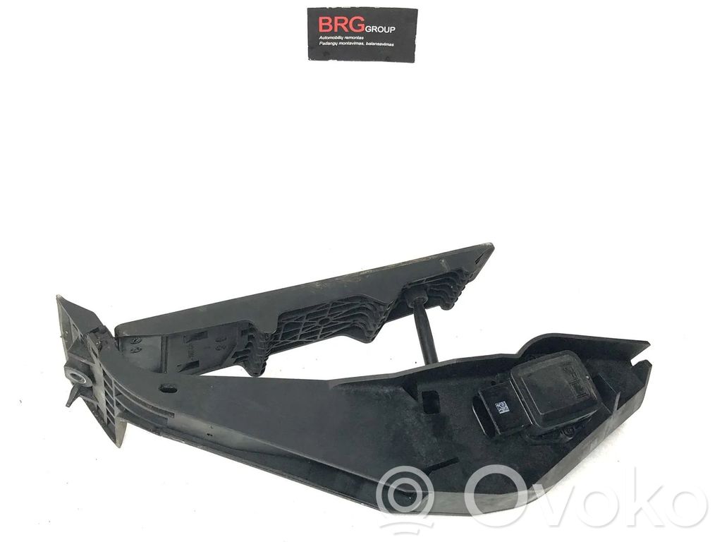 Pedal del acelerador   6786285,25916010,354267862850