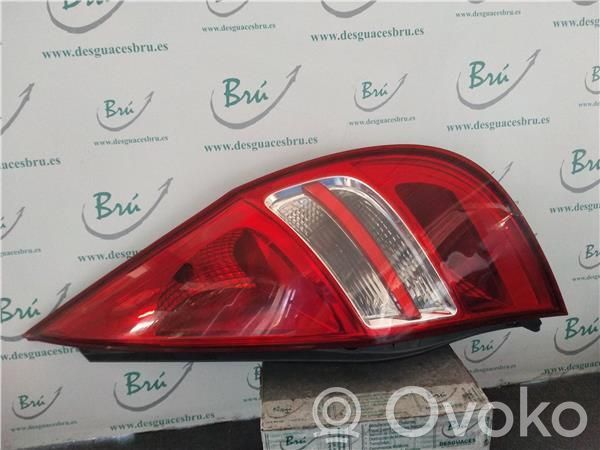 Lámpara de faros/luces traseros   D4FB