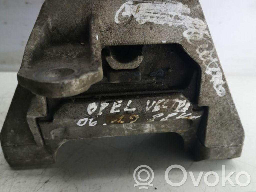 Engine mount bracket   V05369,VO5513