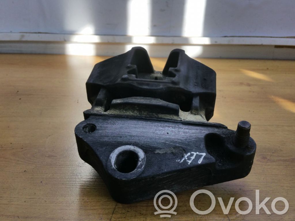Engine mount bracket