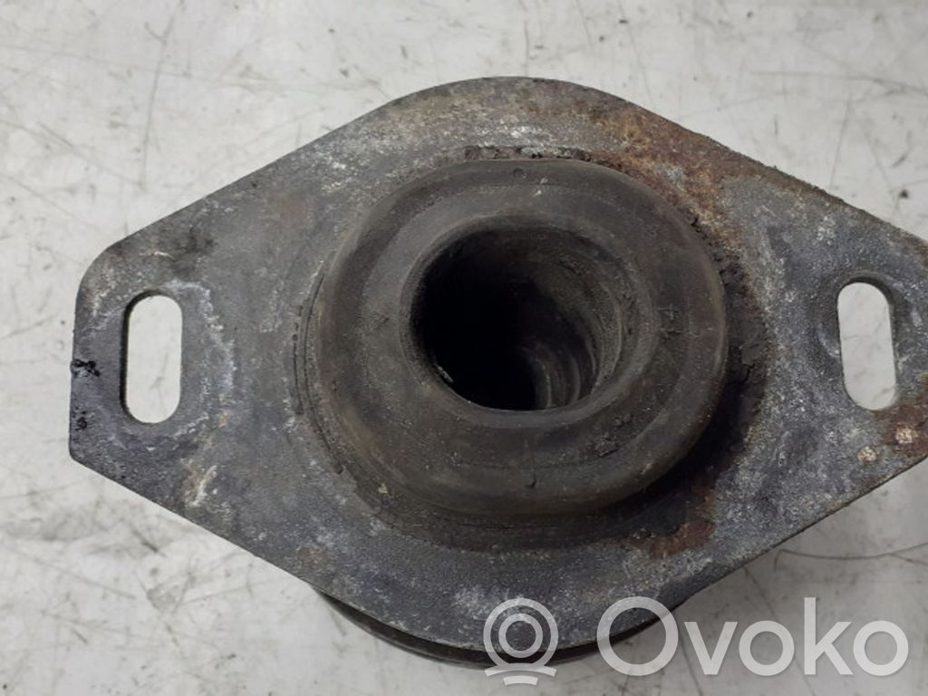 Engine mount bracket