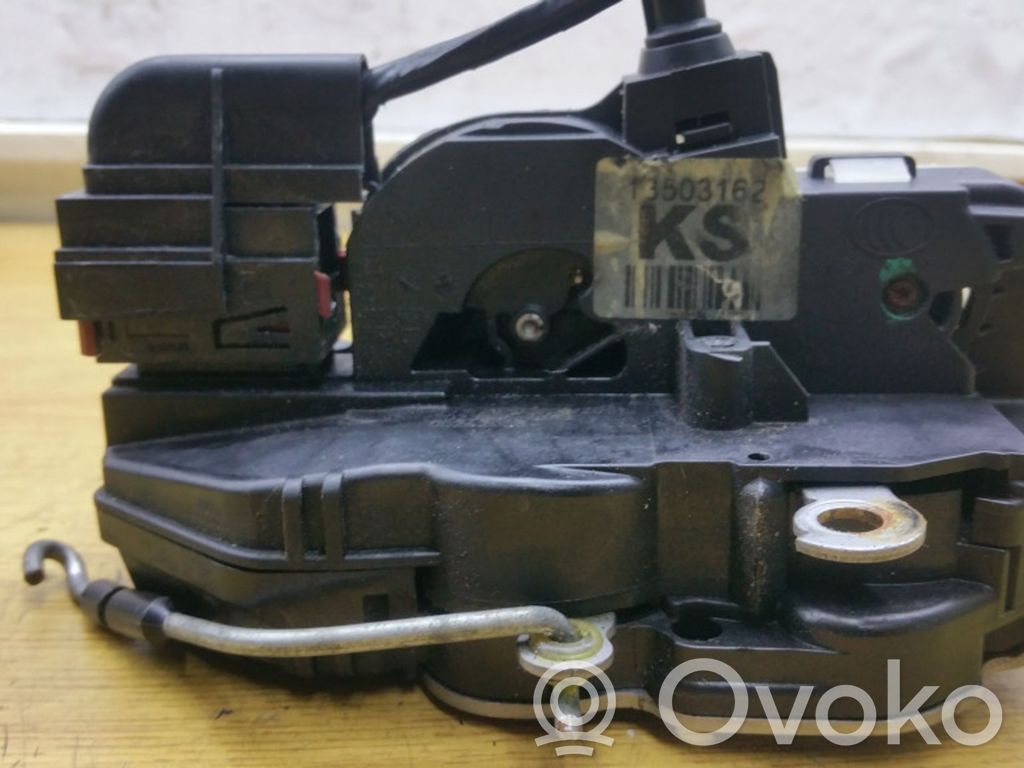 Opel Insignia A Front door lock 