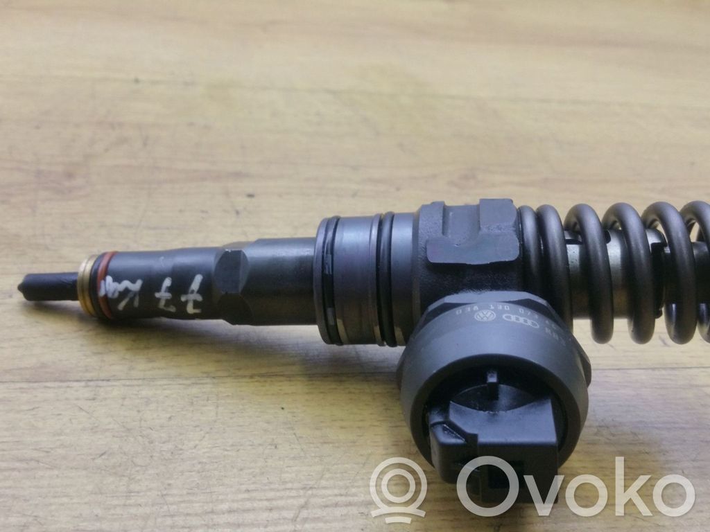 Inyector de combustible   038130073AG,0414720215