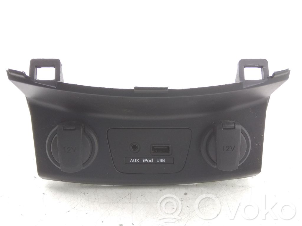 Hyundai i30 Gniazdo / Złącze USB 
