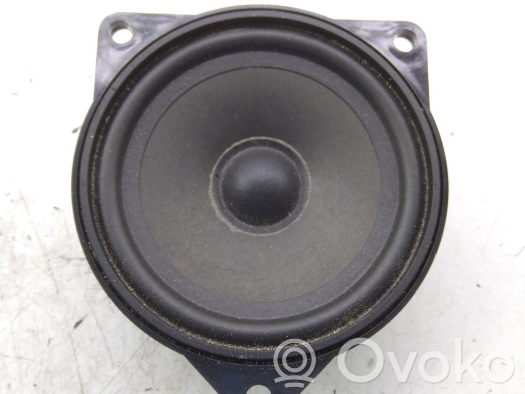 BMW 1 E81 E87 Garsiakalbis (-iai) galinėse duryse 