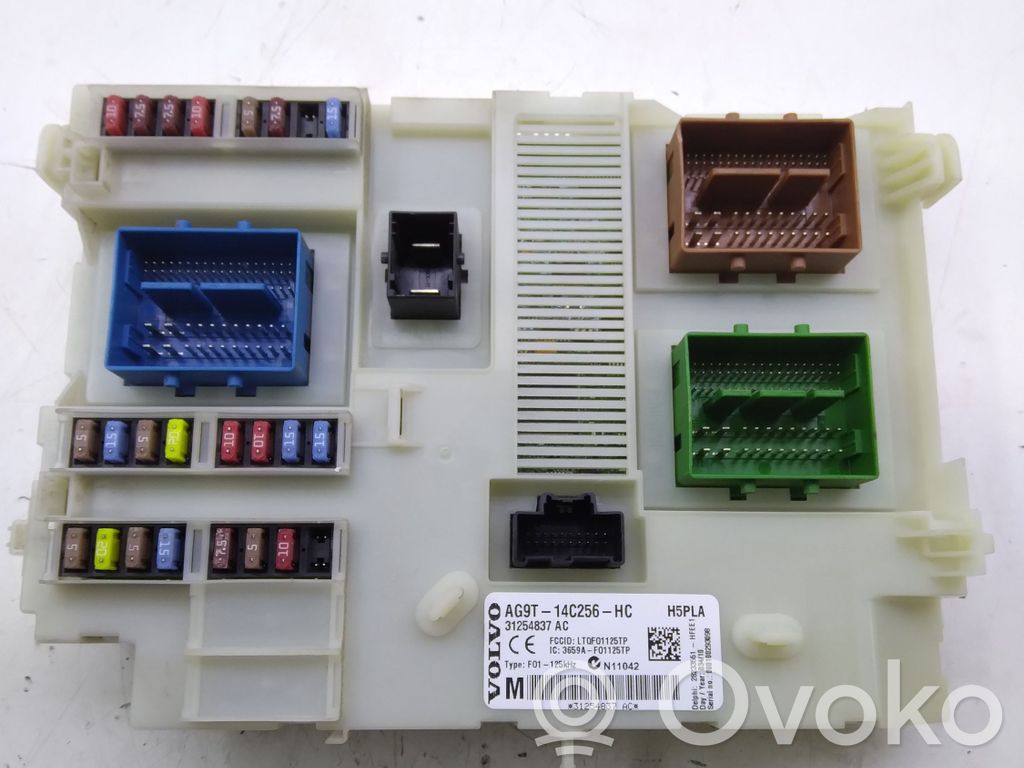 Volvo XC70 Fuse module 