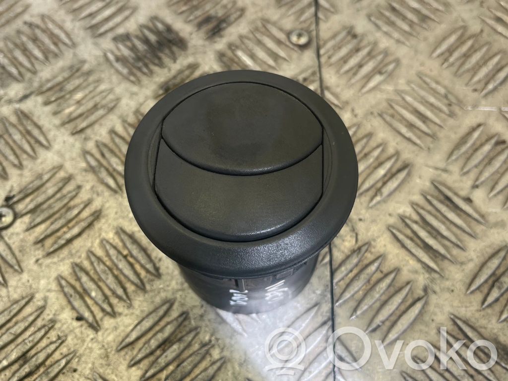 Iveco Daily 3rd gen Dash center air vent grill 
