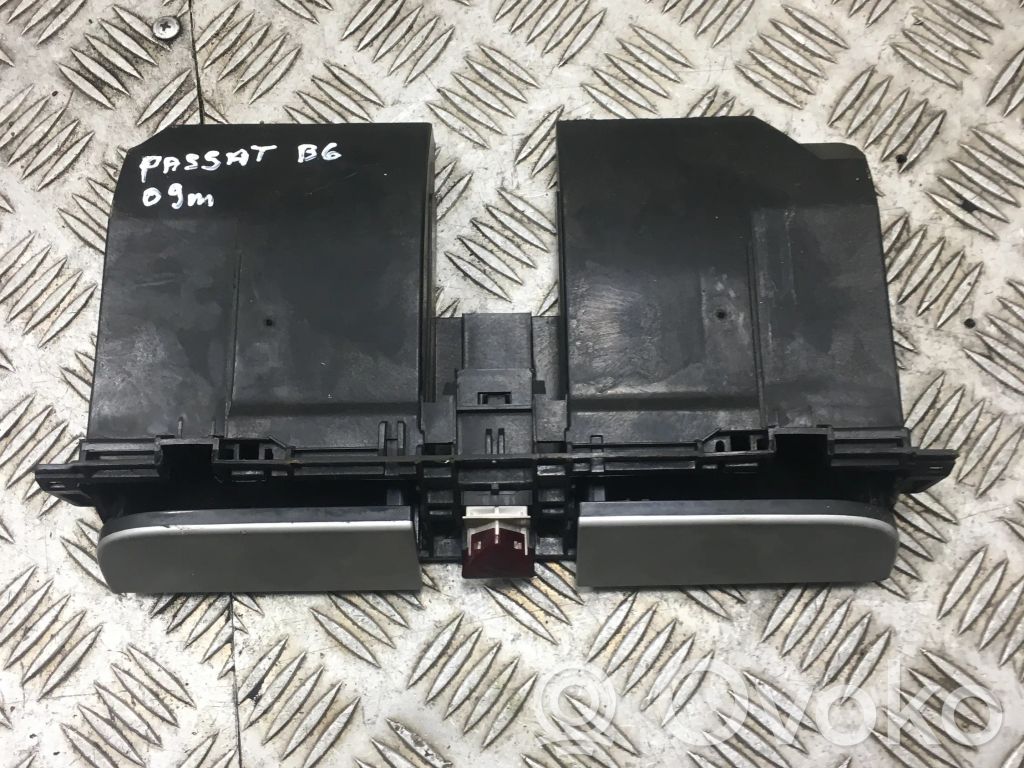 Volkswagen PASSAT B6 Schowek deski rozdzielczej 