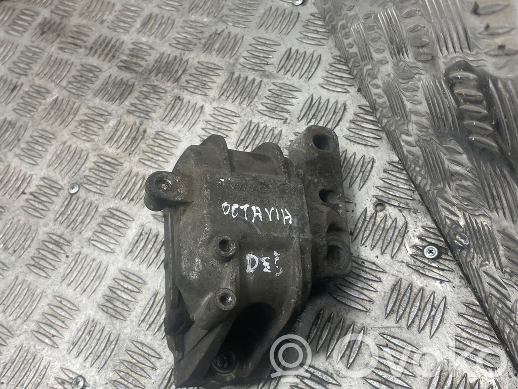Skoda Octavia Mk2 (1Z) Engine mount bracket 