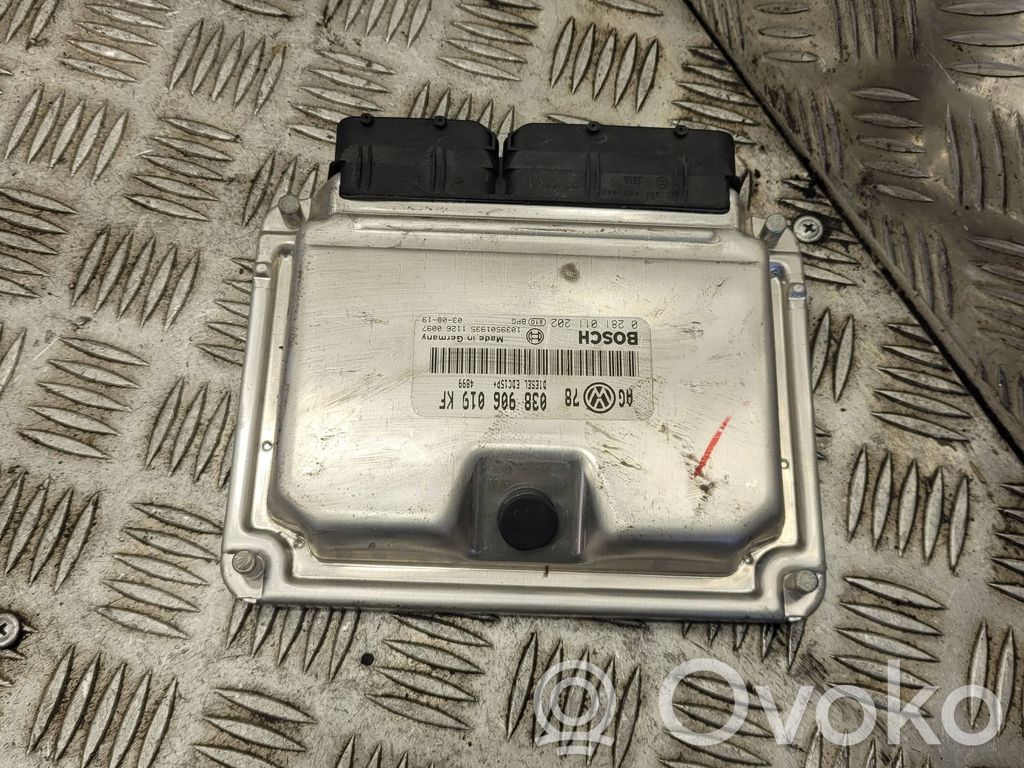 Volkswagen PASSAT B5.5 Engine control unit/module 