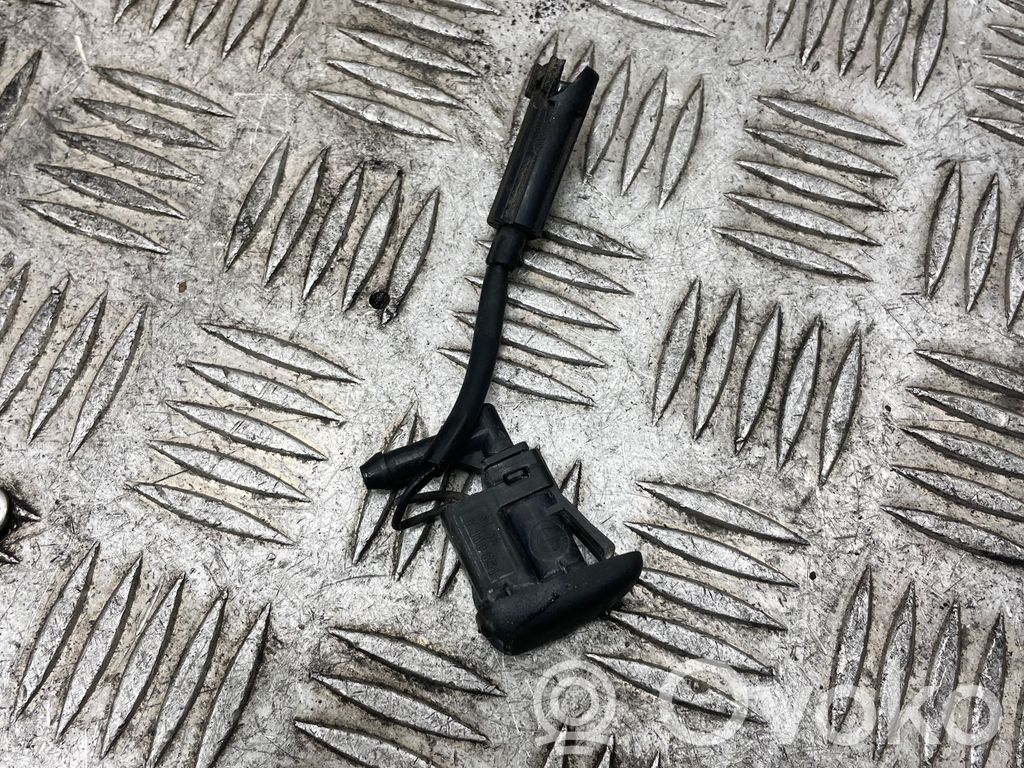 BMW 1 E81 E87 Windshield washer spray nozzle 