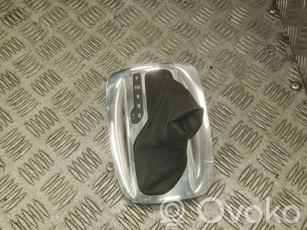 Opel Insignia A Consola de plástico de la palanca de cambios 