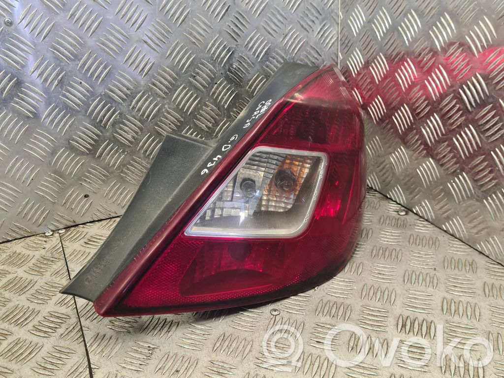 Opel Corsa D Aizmugurējais lukturis virsbūvē 