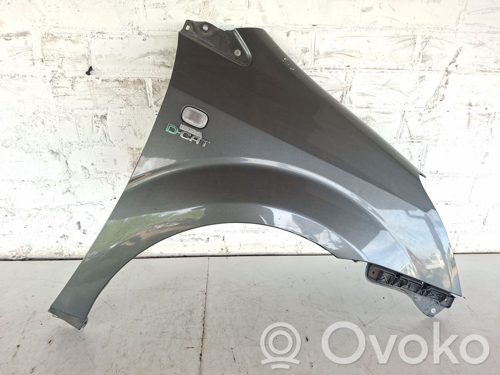 Toyota Corolla Verso E121 Błotnik przedni 