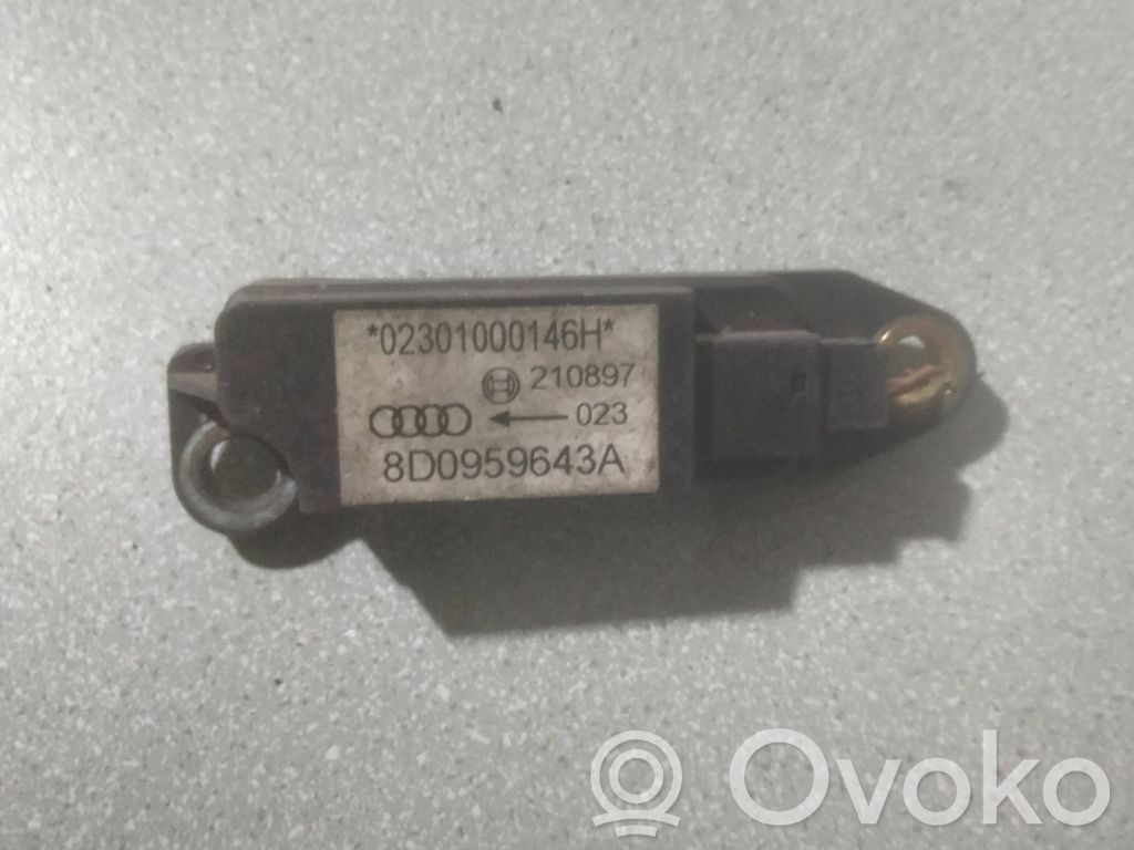 Audi A4 S4 B5 8D Czujnik uderzenia Airbag 