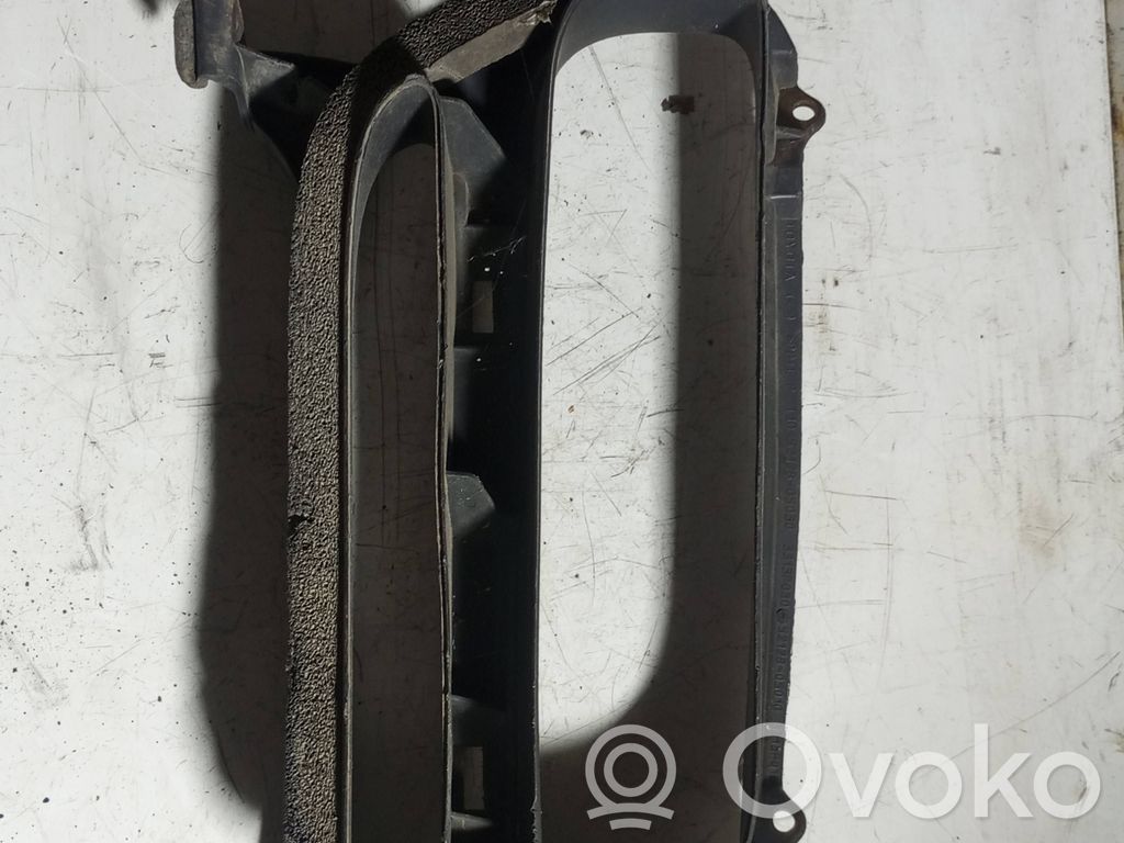Toyota Avensis T250 Kratka dolna zderzaka przedniego 