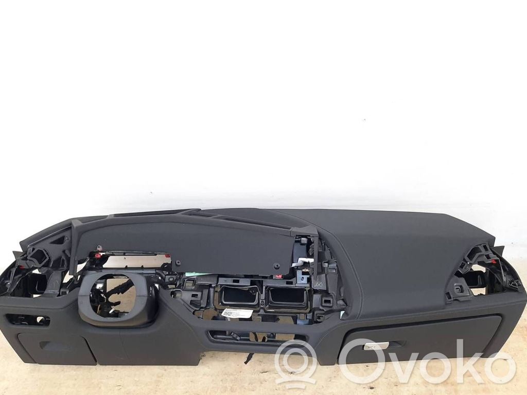 BMW XM Панель 