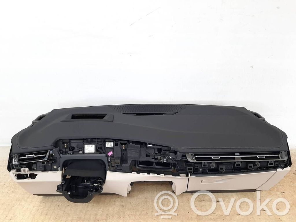 BMW 2 Active Tourer U06 Panelis 