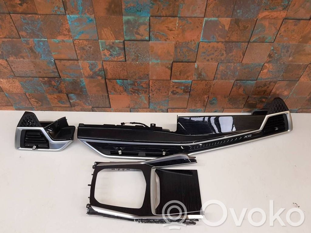 BMW X6M G06 F96 Element deski rozdzielczej 