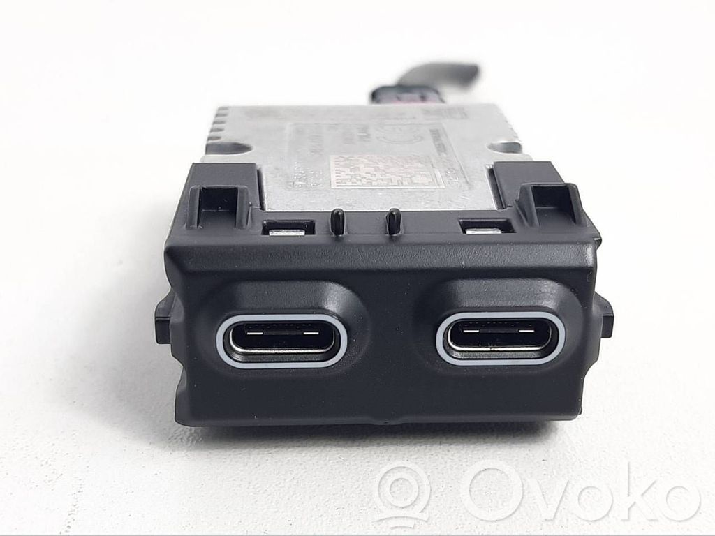 BMW 7 G70 USB socket connector 