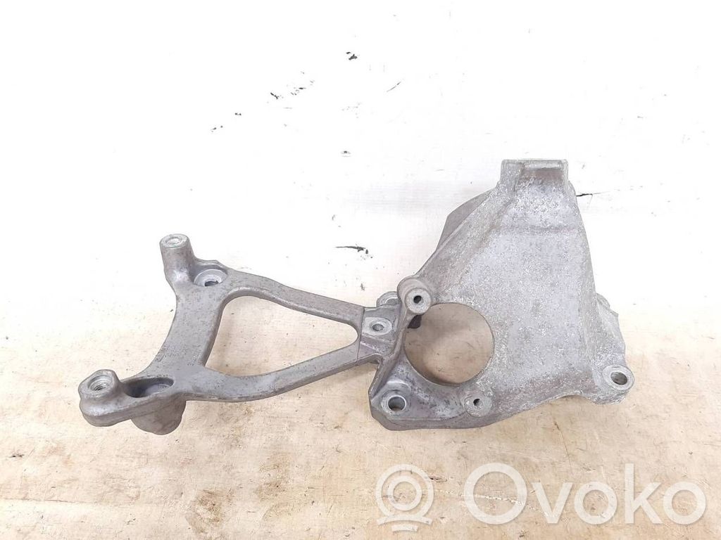 Audi Q7 4M Engine mounting bracket 