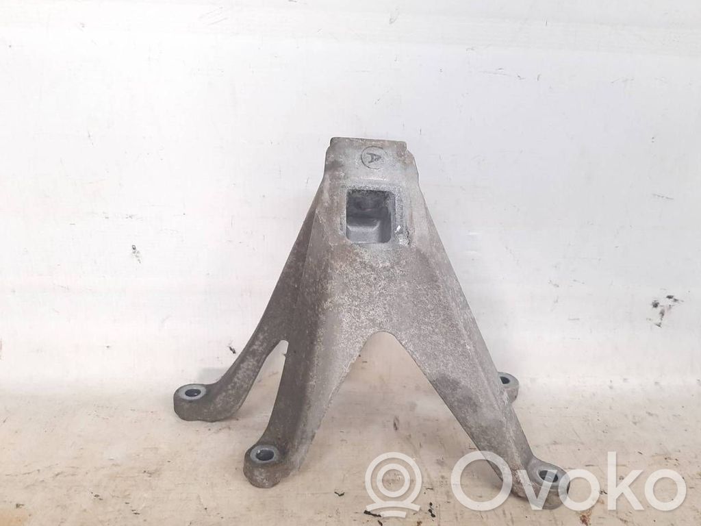 BMW 7 G11 G12 Engine mounting bracket 