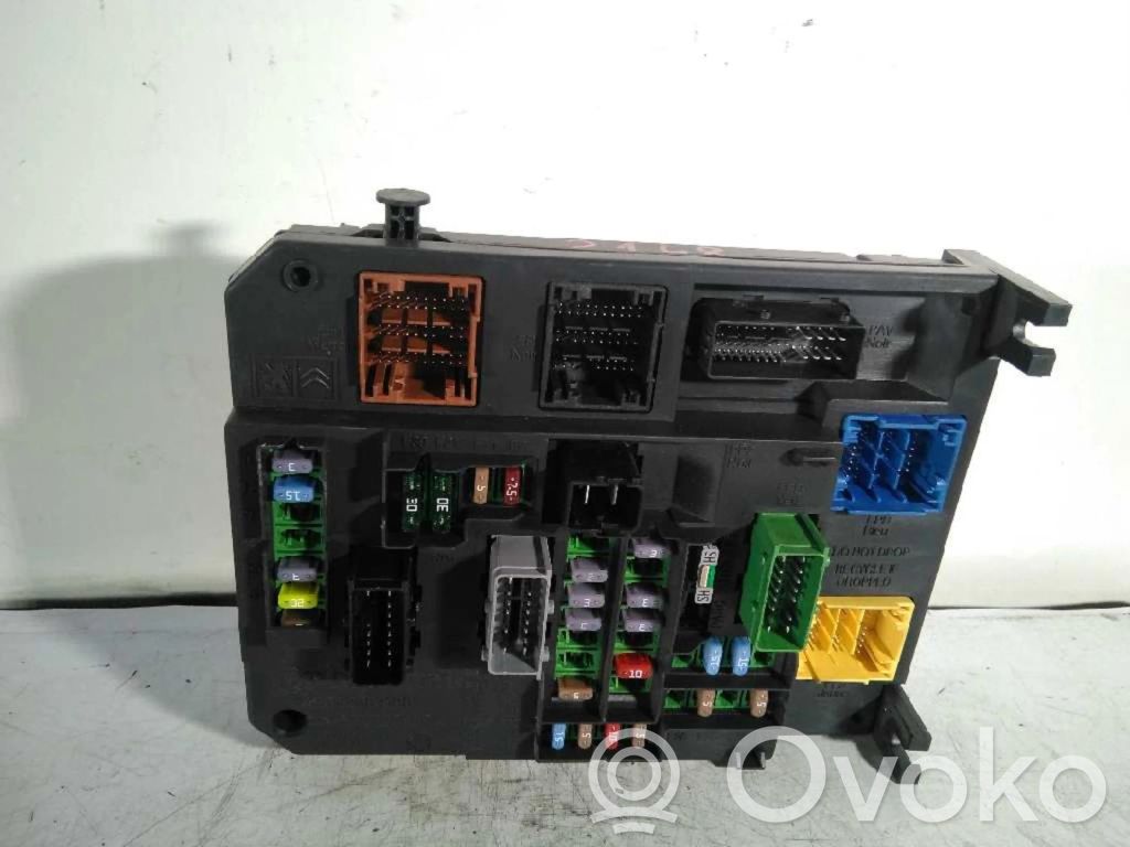 Citroen C4 I Saugiklių blokas 