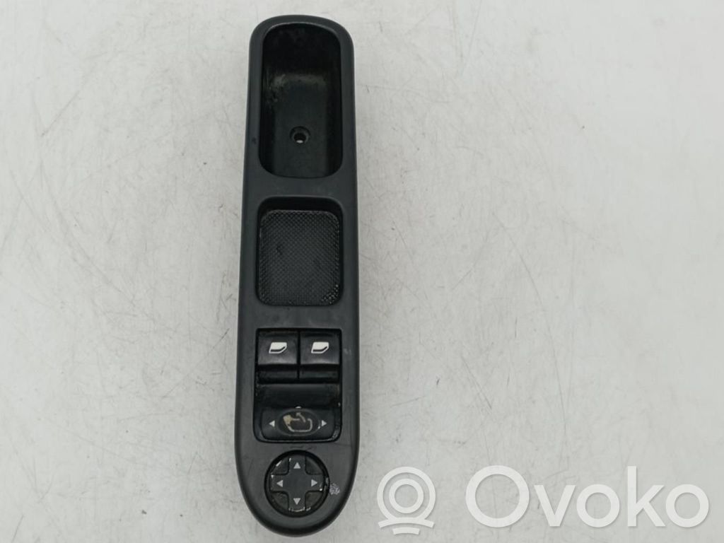 Peugeot 207 Electric window control switch 