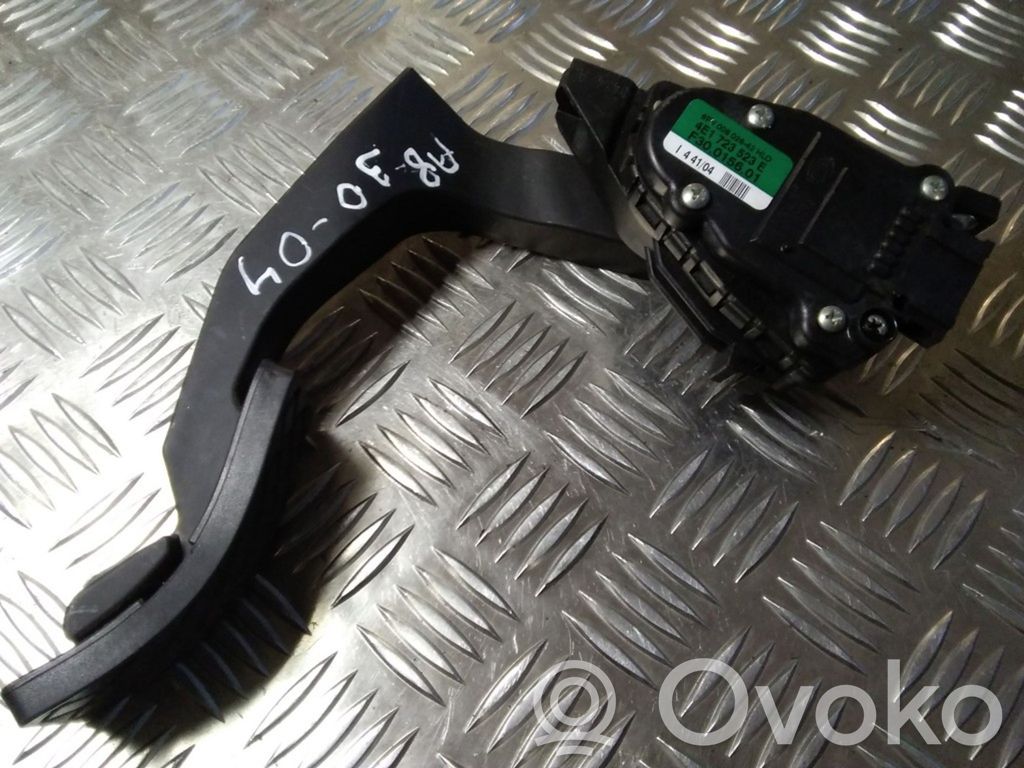 Accelerator throttle pedal   4E1723523E,F30015601