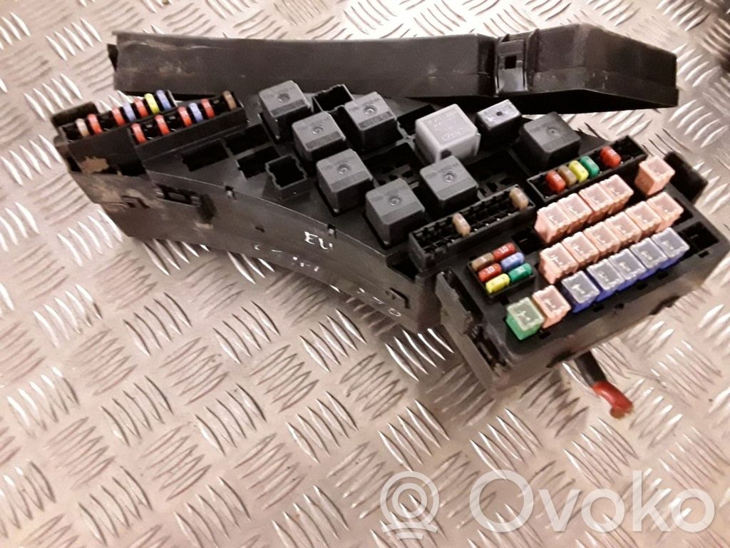Jaguar S-Type Fuse module 
