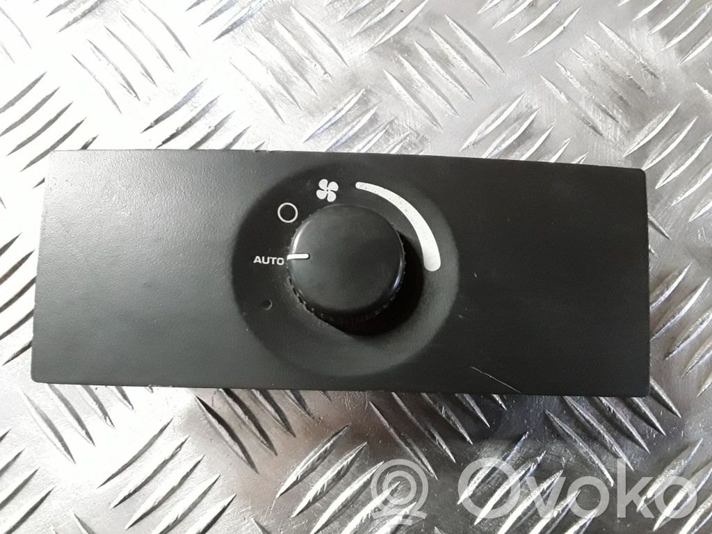 Chrysler Pacifica Climate control unit 