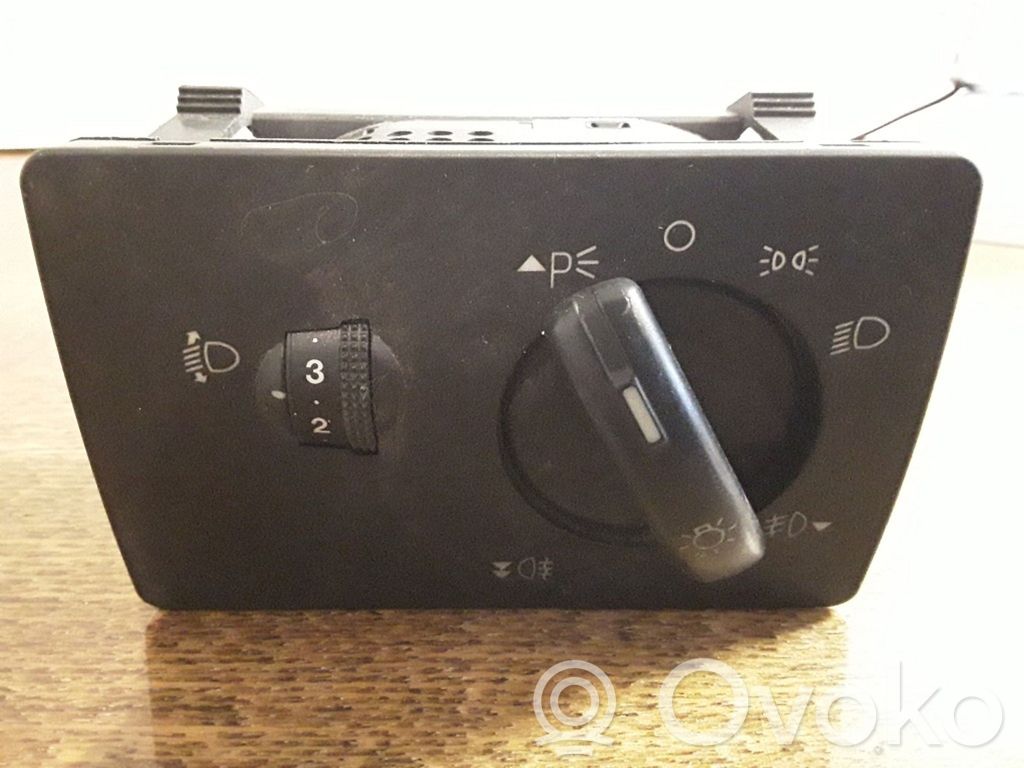 Lukturu slēdzis   498610
