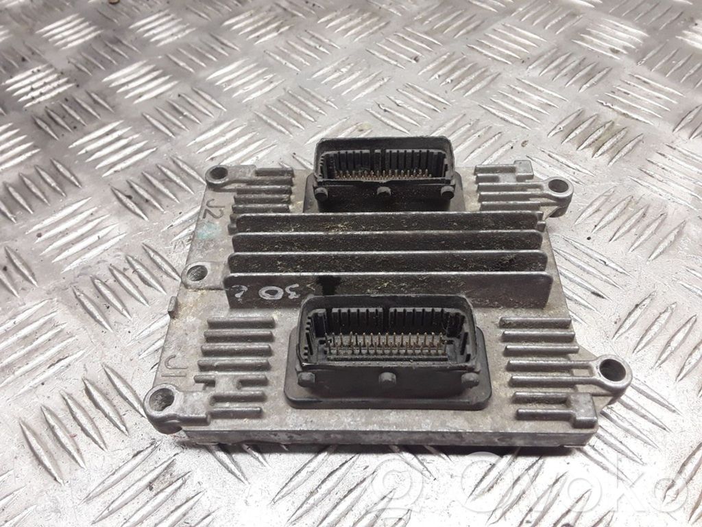 Opel Vectra C Engine control unit/module 