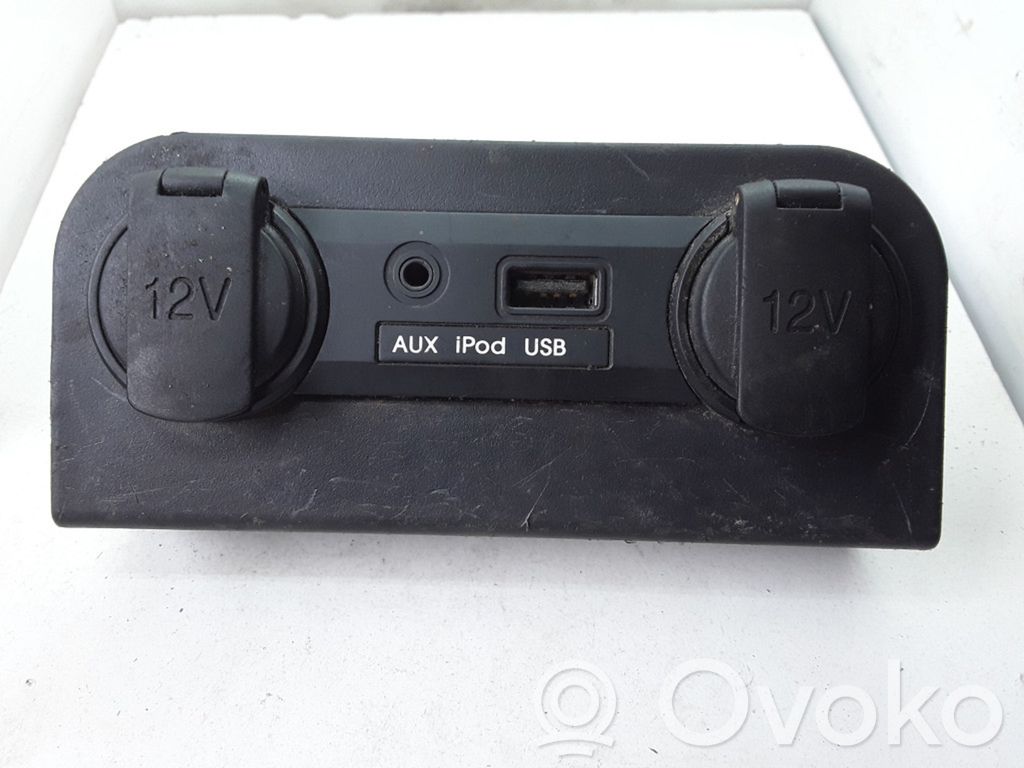 Enchufe conector USB   961201W000