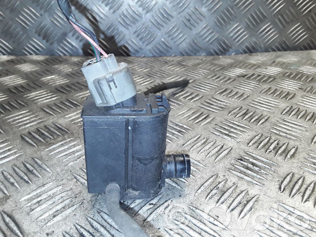 KIA Carens I Windscreen/windshield washer pump 