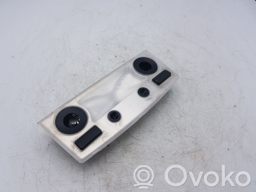 Etuistuimen valo   6962057