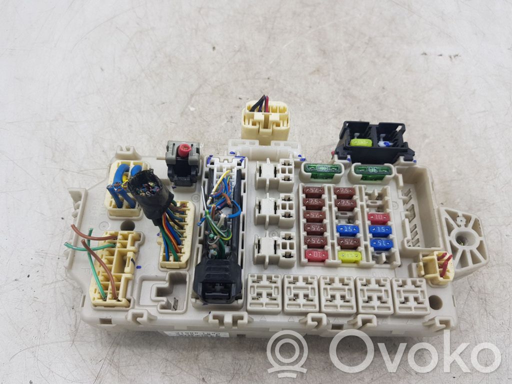 Toyota Avensis T220 Fuse module 